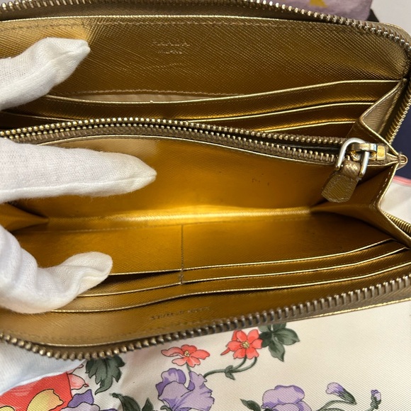 Prada long wallet in Gold - Picture 3 of 8
